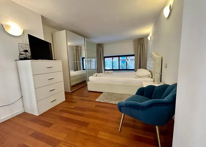 Kibilu - Via Tolmezzo - Ospedale San Raffaele - Stazione Di Lambrate